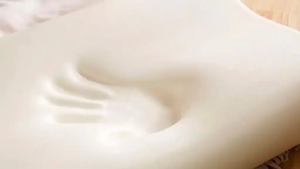 escubra os benefícios do colchão de espuma viscoelástica e como ele se adapta ao seu corpo para proporcionar noites de sono mais confortáveis.